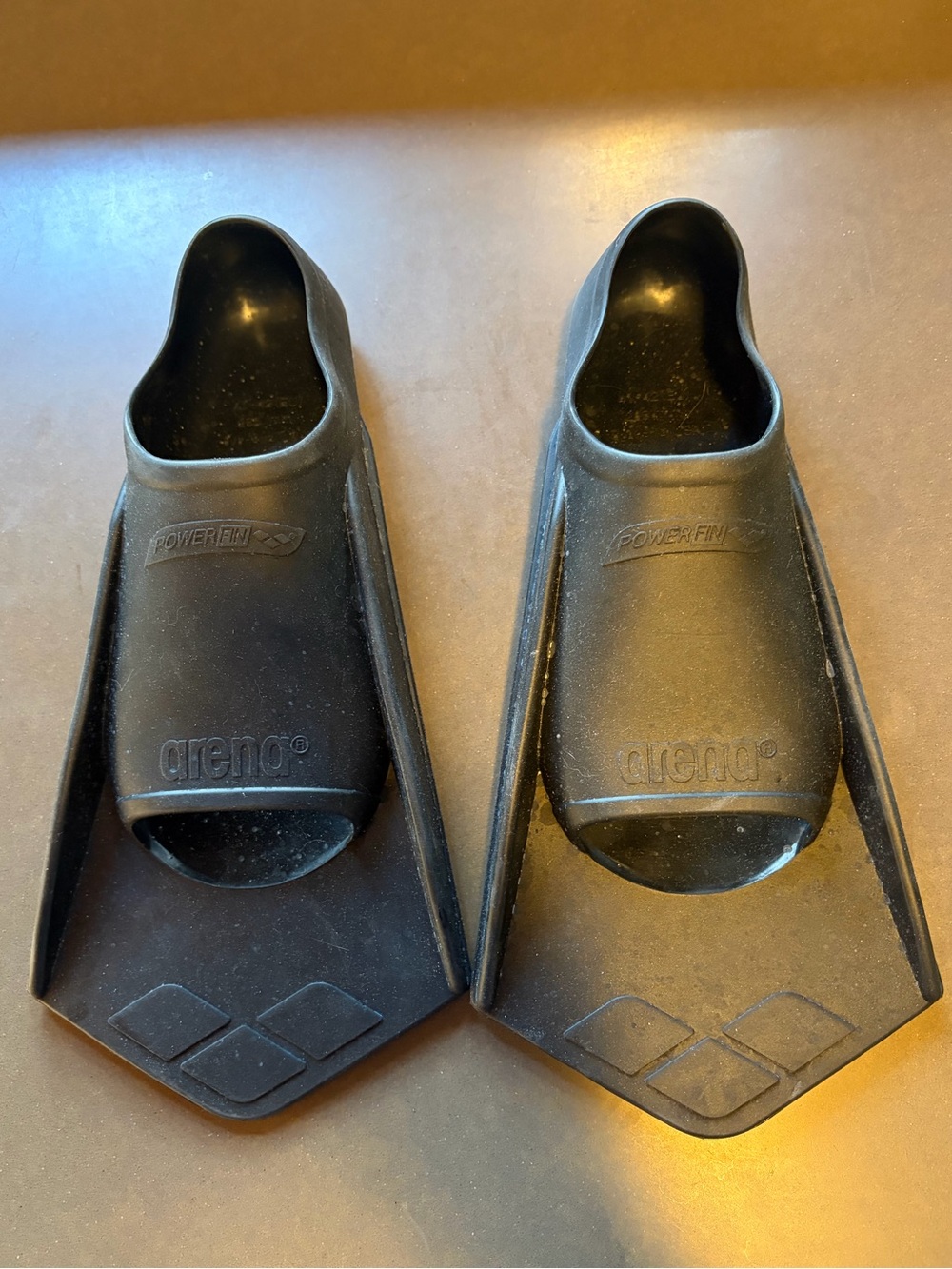 Arena Kids Short Blade Swim Fins in Black 40/41 size